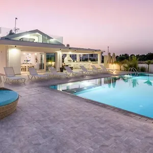 Tzialli Villa