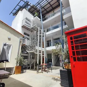 https://st-lazaros-studios-2.larnacahotels.org