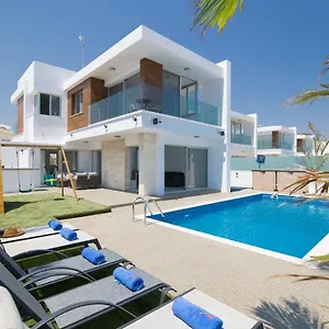 Lynn Boutique Beachfront Holiday home